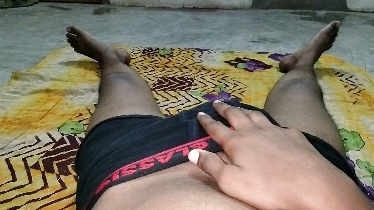 18 years boy Mutthi maarte hue