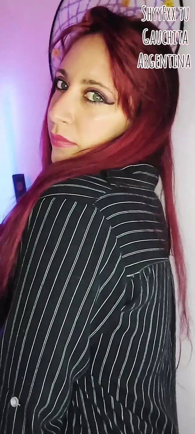 ShyyFxx enters my idol's dressing room and I offer him a blowjob JOI ROLEPLAY