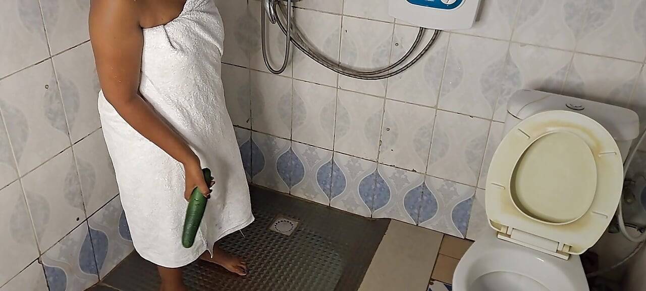 SQUIRTING BLACK PUSSY HORNY STEPMOM