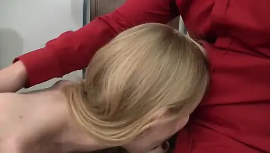 Cewek hot rambut pirang lagi asik nyepong dan ngentot kontolku 5808 2