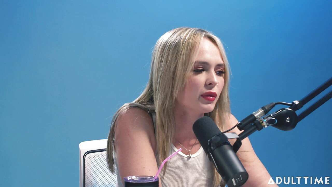 Lilly Bell exibicionismo, sexting e empoderamento no podcast Adult Time