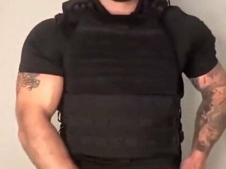 Heiße Muskel-Polizistin
