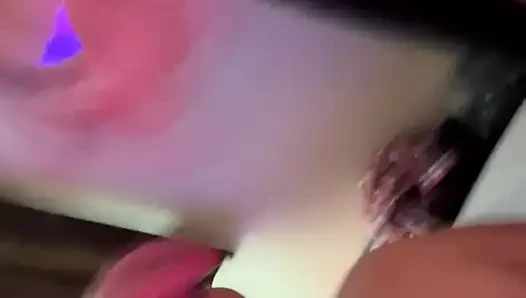 Sperma auf Sadies gesicht, mund und titten