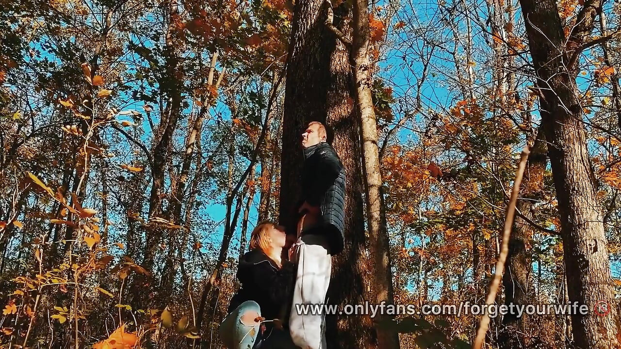 Yürürken ormanda büyük götlü bir güzeli siktim