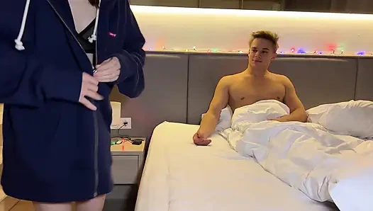 KAKAK TIRIKU MENGHAMILIKU SAAT NATAL