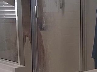 Masturbacja pod prysznicem