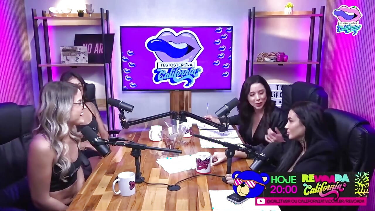 Dvě sexy holky v show sprostých řečí - Bruna Carlos a Luciana Picchi