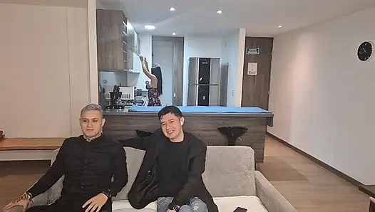 Ohne nachzudenken habe ich die Schwester meiner besten Freundin gefickt, während wir ein Footballspiel schauen