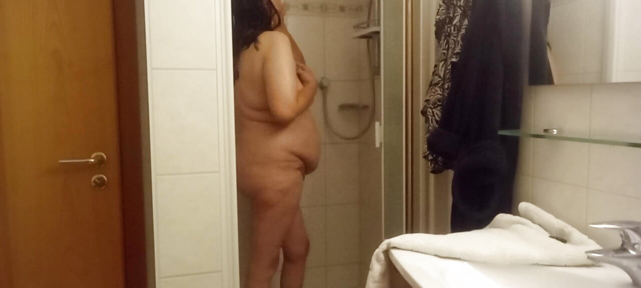 Hot shower, big curves and a lot of femininity...