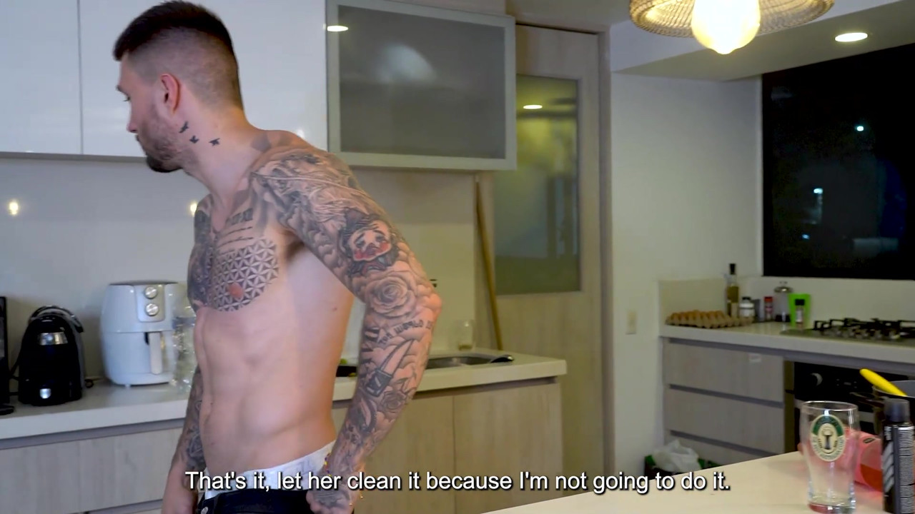 18 岁的哥伦比亚继妹趁父母不在的时候操她姐夫的绿帽奴！Naty delgado和rauls Bud