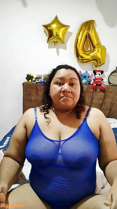 وإذا أمضينا بعض الوقت في عمل المكياج ، فاستمتع بالمرة الأولى لي