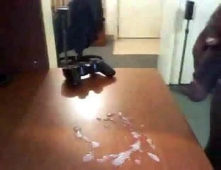 弯曲的大黑鸡巴吹一些精液