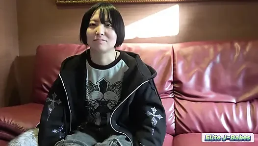 Boyish Beauty Claims No Interest yet Quietly Steps Forward Revealing Unexpected Confidence