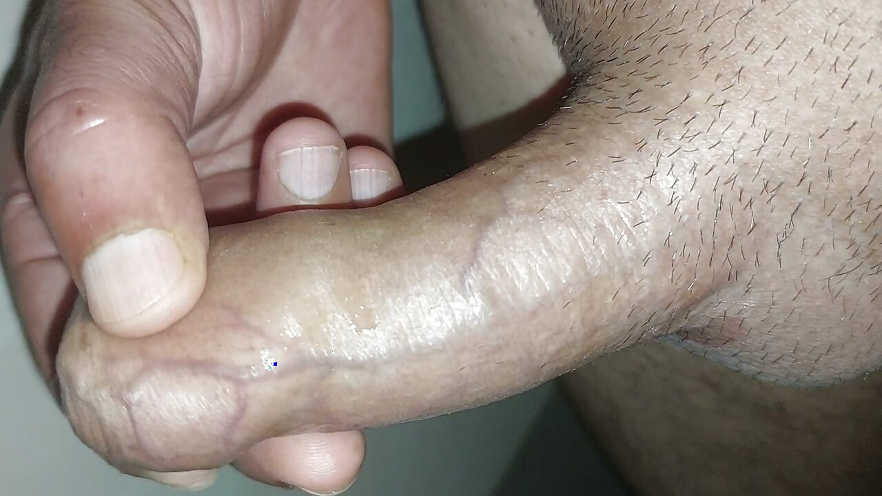 সৎবাবা আমার জন্মদিনে আমাকে হ্যান্ডজব দিচ্ছে