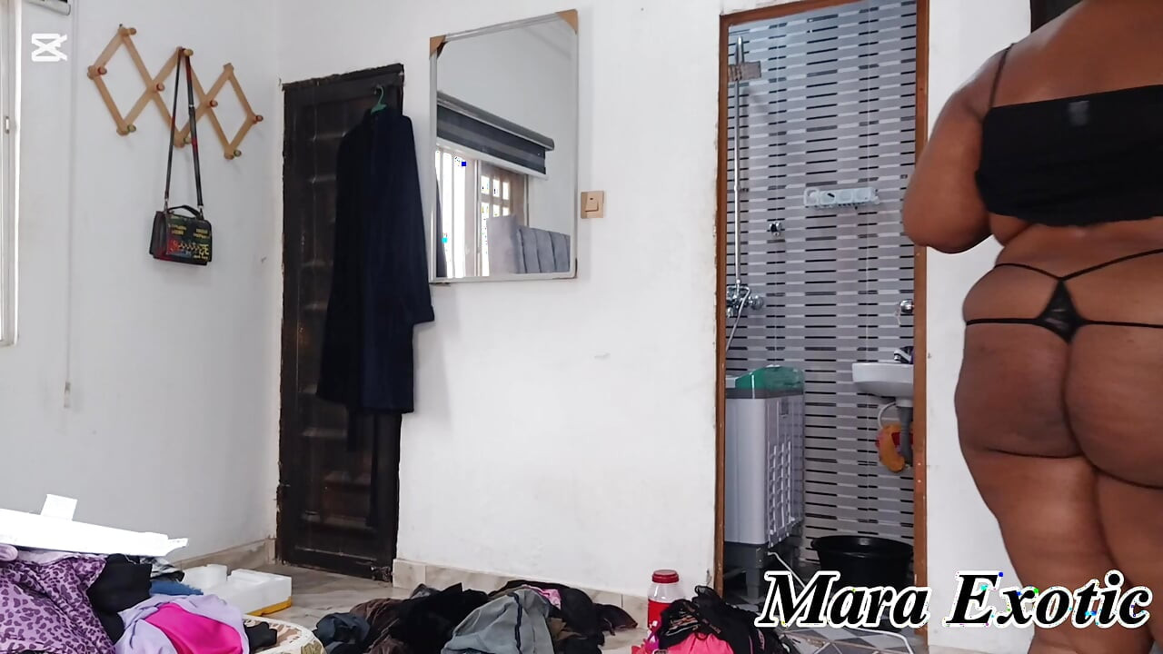 두꺼운 엉덩이 흑누나 핫한 밀프 세탁의 날 - Mara 이국적인