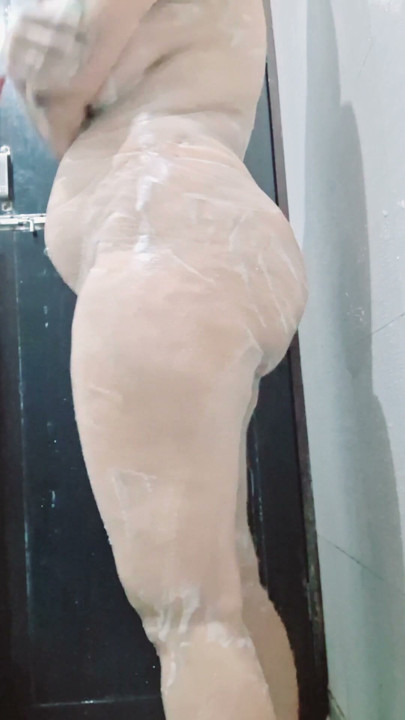 Desi bhabhi anal fingering at bathroom | Clip 1
