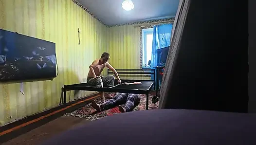 Hinter den kulissen, ungeschnitten. Wir bauen ein neues sexbett