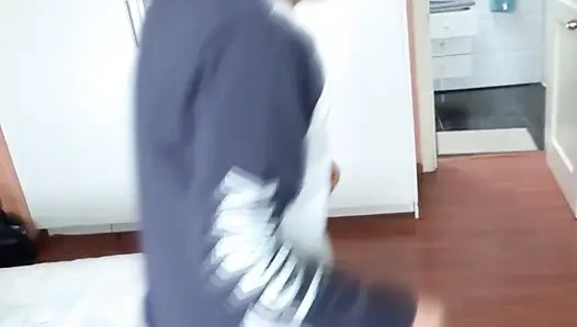 Ich gebe meinem stiefsohn die Erlaubnis, auf meinen ganzen körper zu kommen.