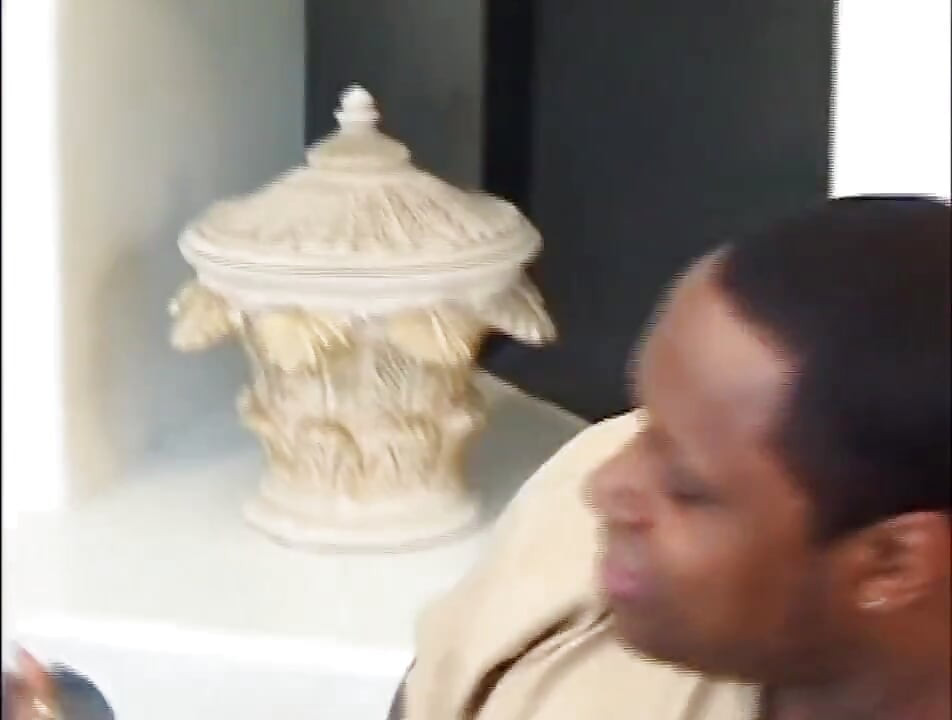 زوجان أسودان ممتلئان يحبان الزب ويحب في كسها