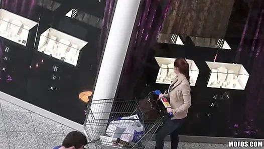 Ngapain di tempat umum - denisa heaven rela dipuasin sama kalung mutiara