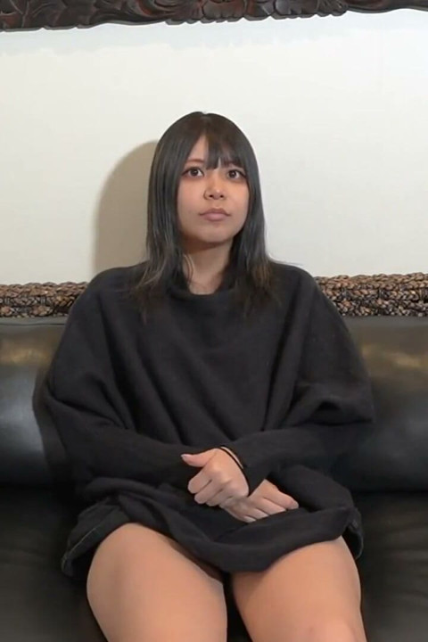セクシーなランジェリーを着た小柄で経験の浅い美少女。ローション遊びで体を震わせ、激しい生ハメ種付けセックス。