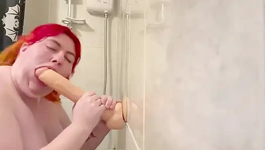 Грязное развлечение толстушки с дилдо