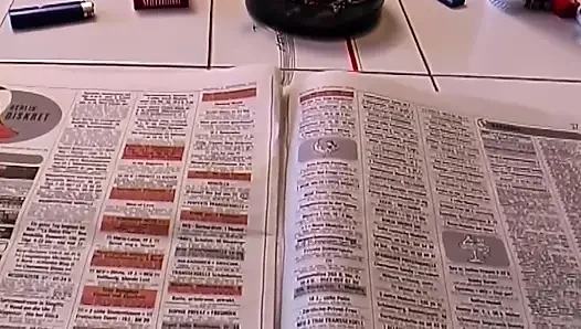 Зрелая блондинка сосет яйца и дилдо трахает текущую киску