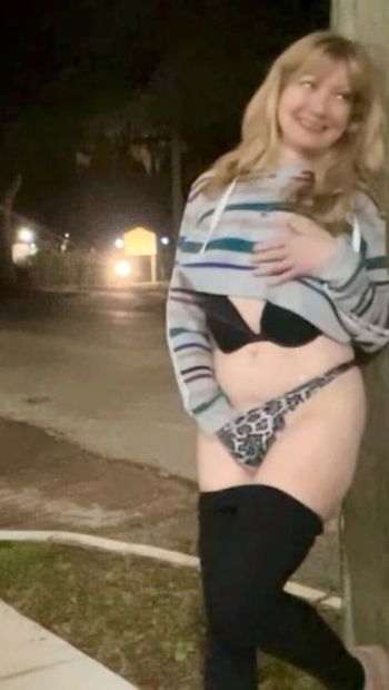 Public Paulina Wants To Strip And Cum In Public Outdoors On Busy Street For You