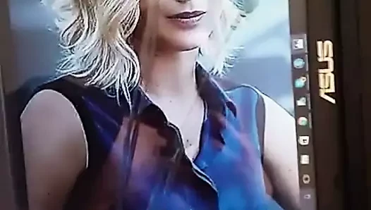 Jennifer Lawrence boşalıyor
