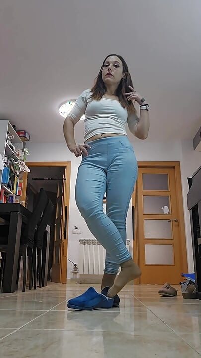 Чехли Zapatillas моделиране и пръскане на испански