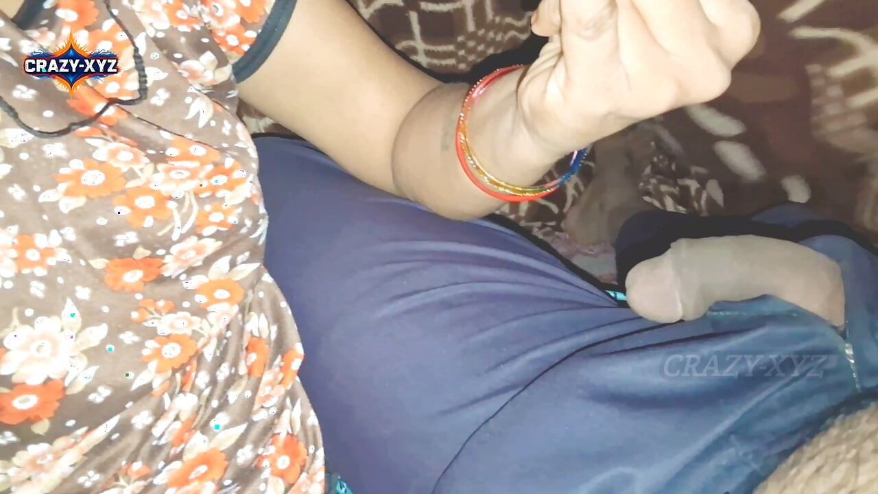 Video de bhabhi india follándose su coño apretado en casa