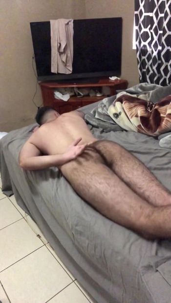 Naakte 19-jarige mannelijke varken sexy kont scheten latend in bed