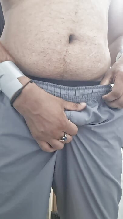 Desi Lund se rase les cheveux, grosse bite