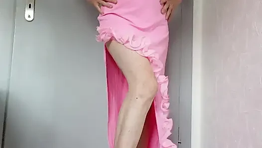 Pembe kıyafet