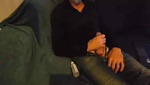 Zevk için mastürbasyon yapıyor 2