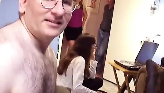 Behaarter hengst, interracial-gruppensex mit bBW-brünette und sexy ebenholzschlampen