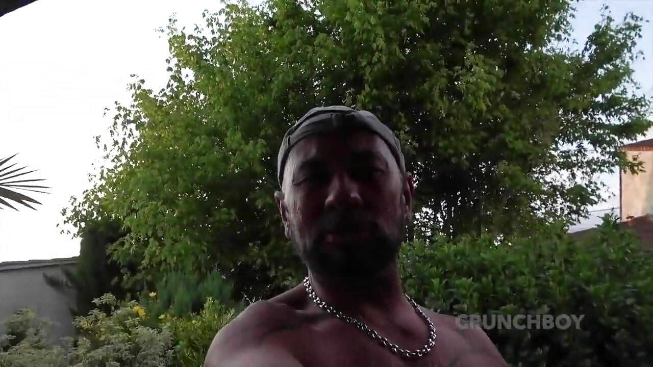 Dmimitrii disetubuhi di taman oleh si muda lurus kembar