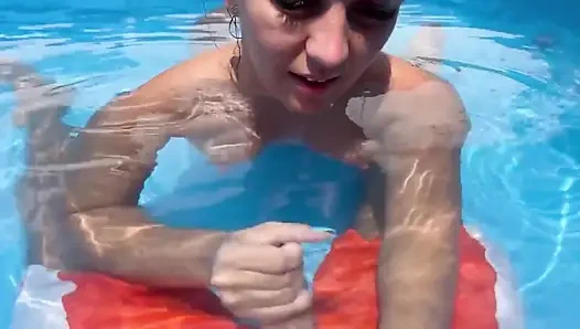Blowjob, handjob im pool
