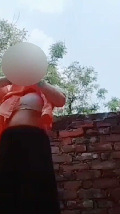 Namaskar dost, aap kaise hain, aaj nahaate samay thora hastamaithun karne ke baare men socha. | klip 1