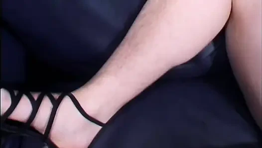 Экстра волосатая девушка-буфф 90-х показывает волосатое боди