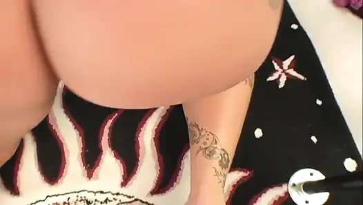 Cewek super semok ini dicrot di muka setelah dientot habis-habisan! Vandalia