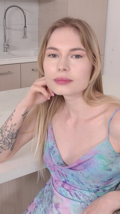 Sexy Blonde Pleases the Landlord