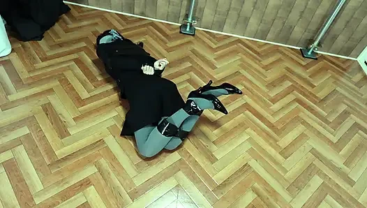 Die anvisierte Bürofrau wurde mit Klebeband gefesselt