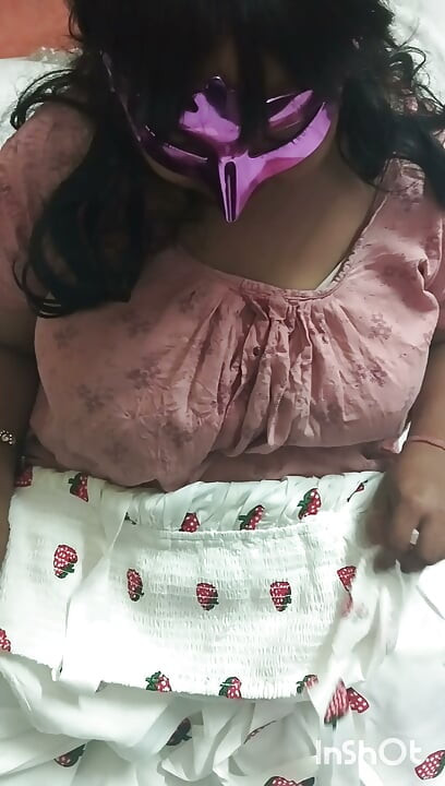 Derrière le dos de son mari, la belle-fille se fait baiser au lit par son beau-père