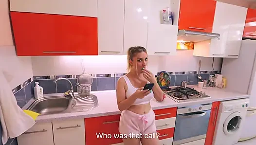 Sadakatsiz evli kadın sevgililerine gitmek için arkadaşını çağırıyor ve kocası her şeyi duyuyor / eng sub