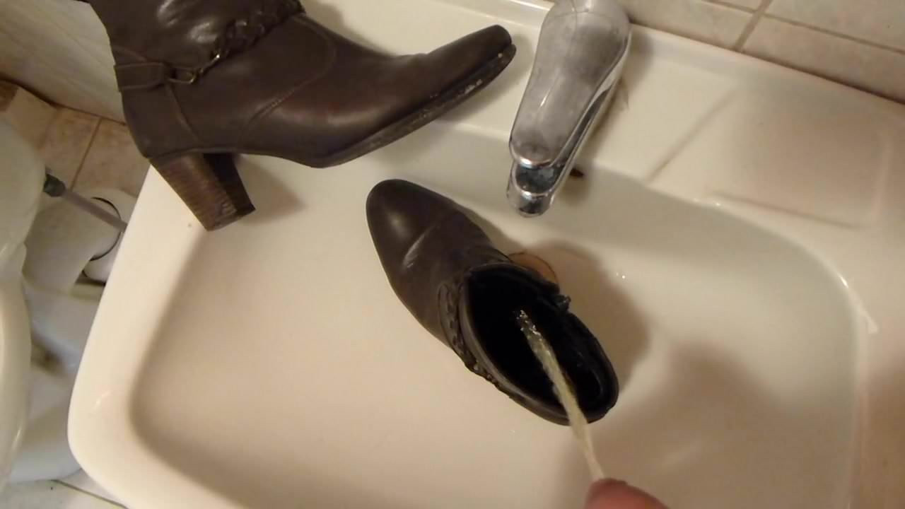 Piss in wifes brown ankle boot