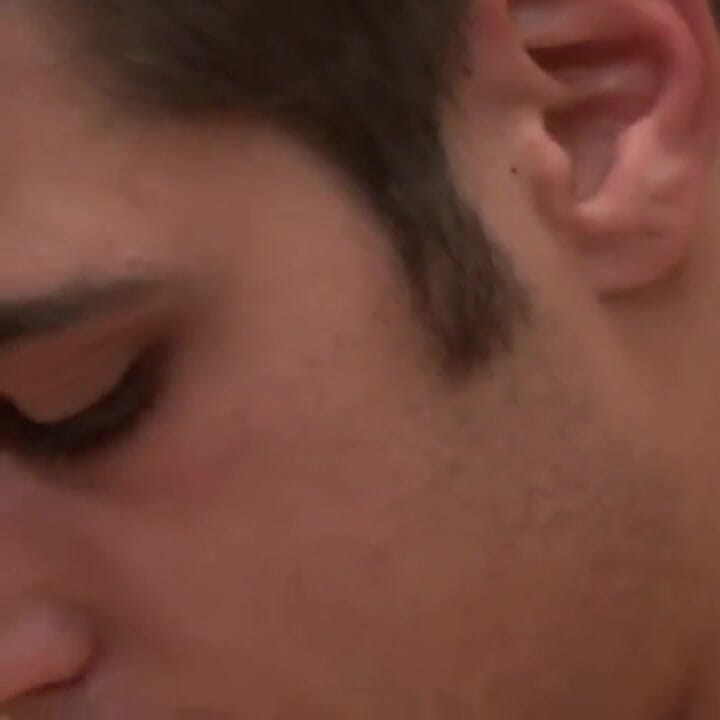 Sexy twink boy fodendo em pêlo nos bastidores com hetero curioso