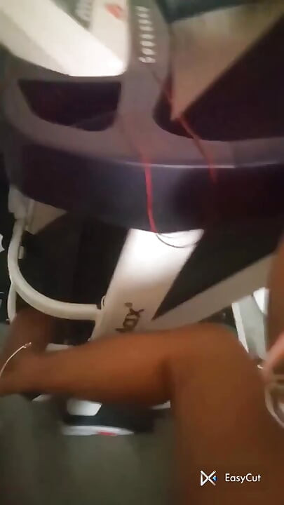 Cô chủ phòng tập thể dục Weorkout trong dì