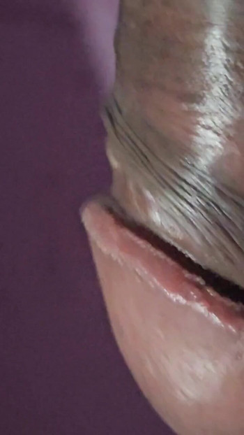 Momento chave de "Desi Boy Handjob Cumshot Big Dick Flash masturbando"