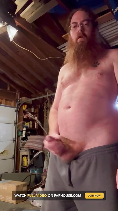 Drkanje pišanja s fontanom sperme